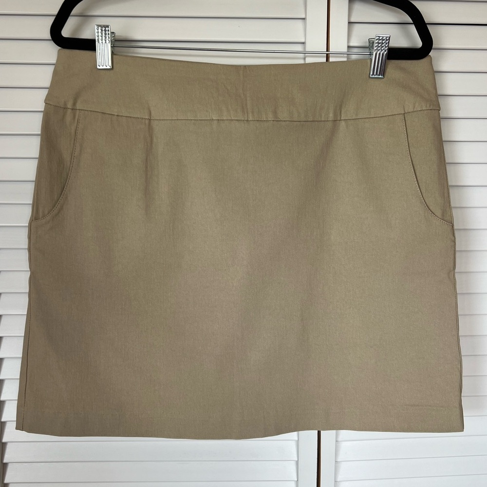 Eight Clovers EUC Women’s Beige Golf Skort Stretchy 18 Inch Long Size 16